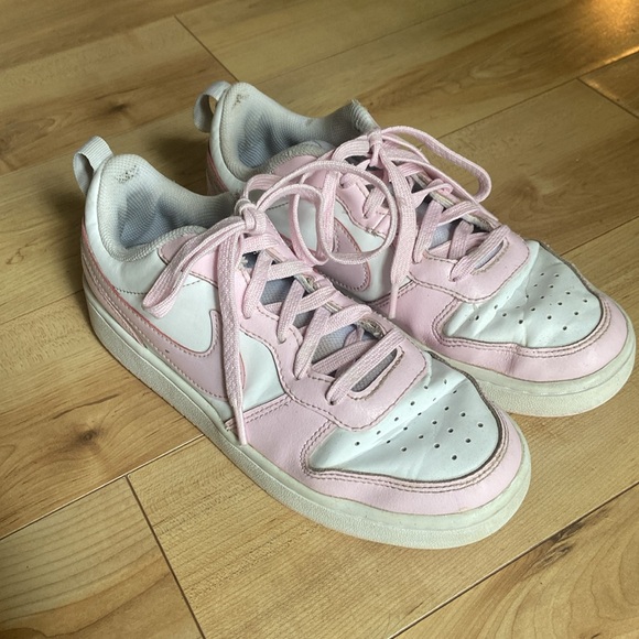 Pink Nike Used Youth Size 6 💗 - Picture 2 of 9